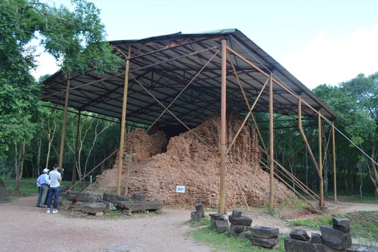 Chuyên gia Ấn Độ đến khảo sát các di tích Chăm ở Quảng Nam