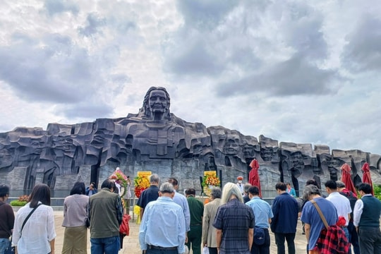 Hội Nhà văn Việt Nam đi thực tế sáng tác tại Quảng Nam