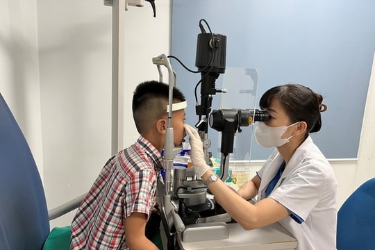 Khám mắt cho trẻ em: Những điều cha mẹ nên biết