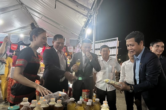 Khai mạc Phiên chợ đêm Nam Giang lần thứ II năm 2023