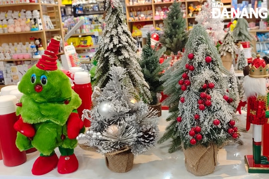 Thị trường phục vụ lễ Giáng sinh 2023: Phong phú, đa dạng về mẫu mã