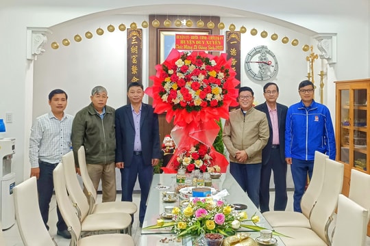 Lãnh đạo huyện Duy Xuyên thăm, chúc mừng lễ Giáng sinh