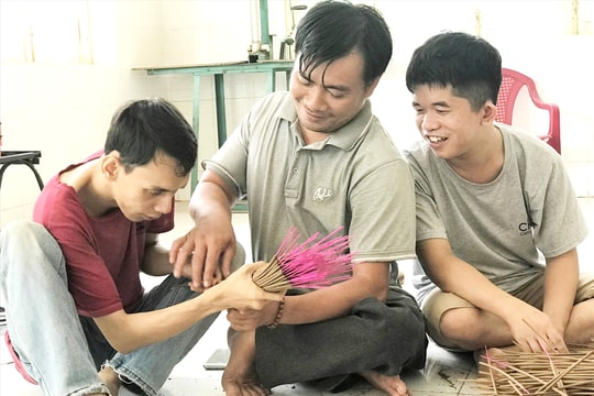 Vượt khó, chăm lo nạn nhân da cam