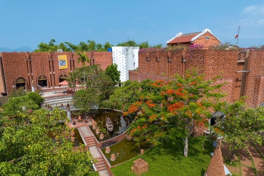 Sáng lại "những ngọn hải đăng"