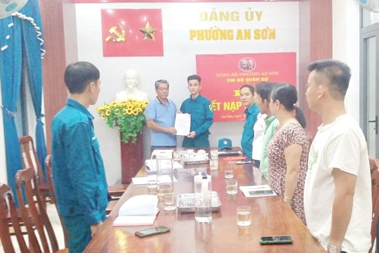 An Sơn phát triển đảng trong lực lượng dân quân