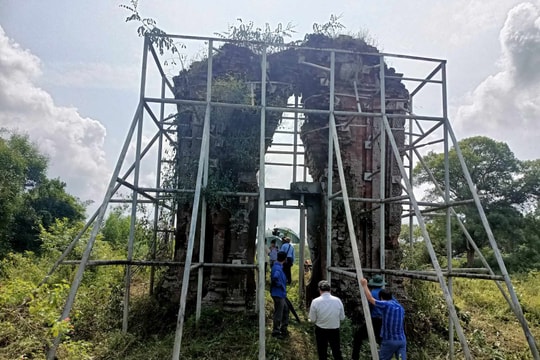 Chờ... trùng tu Đồng Dương