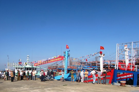 Núi Thành: Ngư dân gặp khó trong neo đậu tàu cá