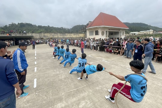 Hơn 600 vận động viên tham gia giải thể thao học sinh phổ thông Tây Giang