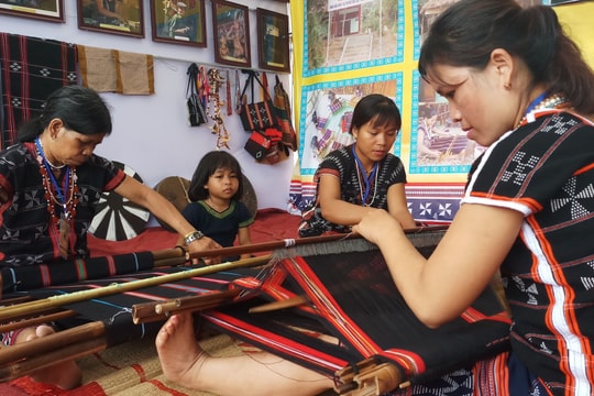 Giải ngân đạt 68% vốn đầu tư phát triển chương trình phát triển kinh tế - xã hội vùng đồng bào dân tộc thiểu số