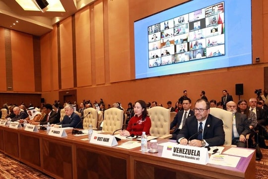 Hình mẫu về tinh thần đoàn kết