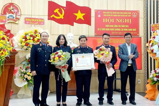 Viện Kiểm sát nhân dân huyện Quế Sơn đón nhận Huân chương Lao động hạng Nhất