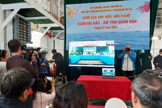 Livestream chúc tết quân dân huyện đảo Cồn Cỏ