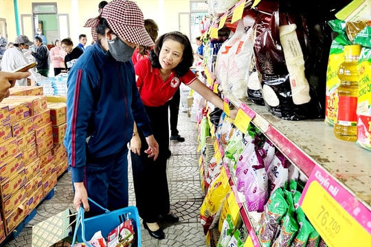 Tết nhân ái hỗ trợ 200 người dân khó khăn của Điện Bàn đón tết