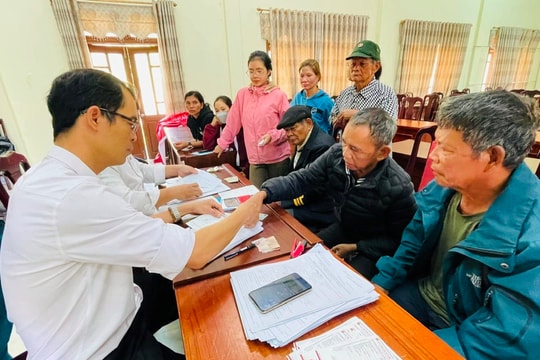 Hướng tới chi trả không dùng tiền mặt cho đối tượng chính sách ở Tây Giang
