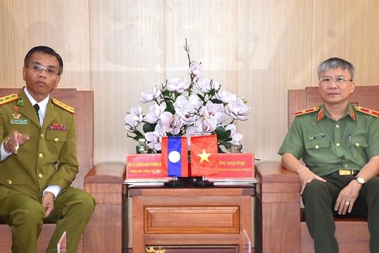 Công an tỉnh Sê Kông (Lào) thăm, chúc Tết Công an tỉnh Quảng Nam