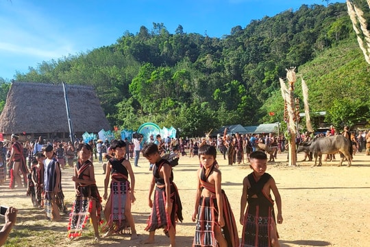 Cử tri Quảng Nam kiến nghị có chính sách hỗ trợ cấp thẻ bảo hiểm y tế cho học sinh các xã đạt chuẩn nông thôn mới