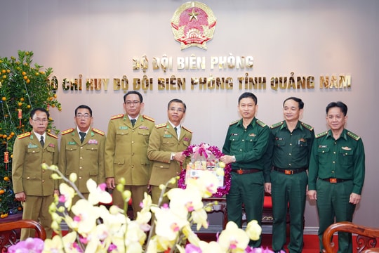 Công an tỉnh Sê Kông (Lào) thăm, chúc tết Bộ đội Biên phòng Quảng Nam