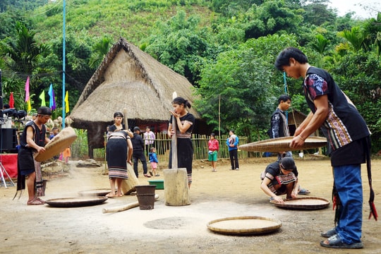 Tết sớm, với lễ cúng máng nước