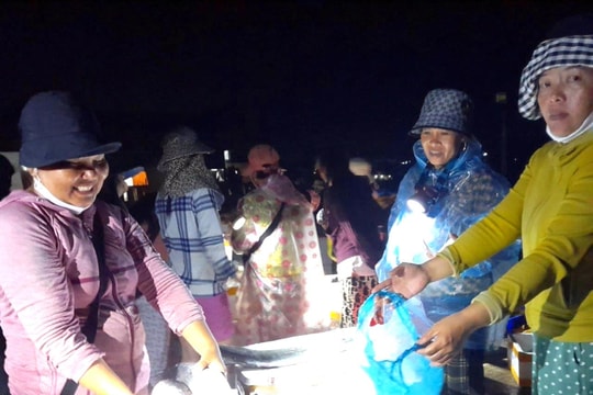 Làng biển đón tết