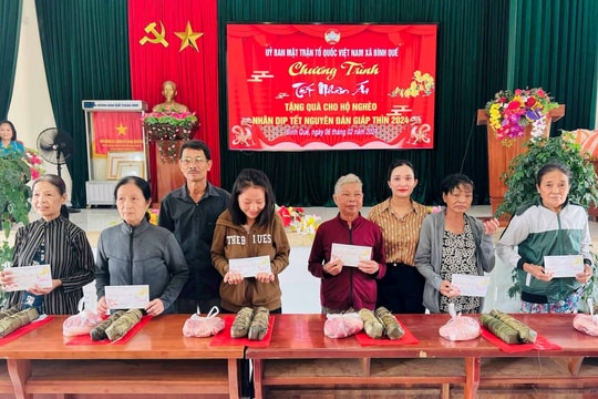 “Tết nhân ái” cho người nghèo xã Bình Quế