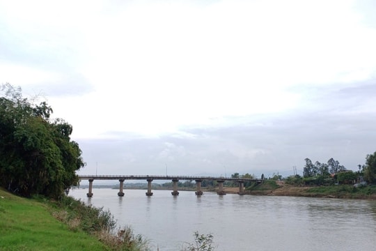 200 tỷ đồng đầu tư 3 dự án kè chống xói lở khẩn cấp bờ sông, bờ biển