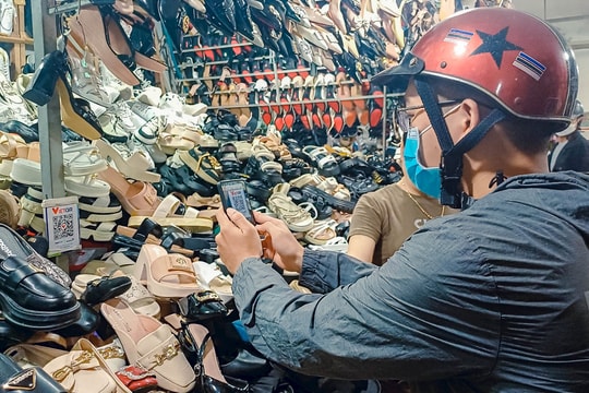 Thời đi chợ không cầm tiền mặt