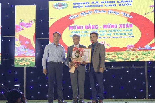 Hội Người cao tuổi xã Bình Lãnh đón nhận bằng khen của Trung ương Hội Người cao tuổi Việt Nam