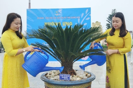 Hội LHPN tỉnh Quảng Nam tặng cây xanh tại Đài tưởng niệm cuộc đấu tranh Hà Lam - Chợ Được