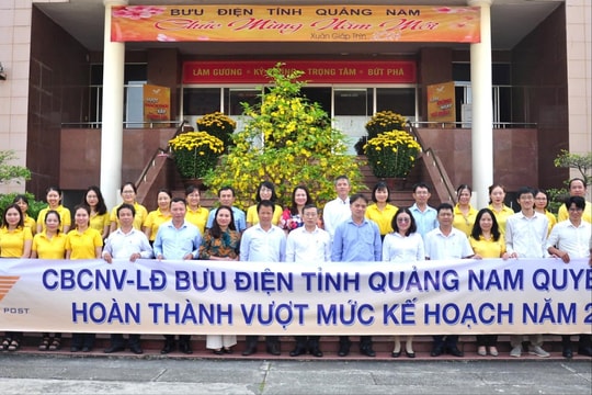 Lãnh đạo TP.Tam Kỳ thăm Bưu điện Quảng Nam nhân dịp năm mới