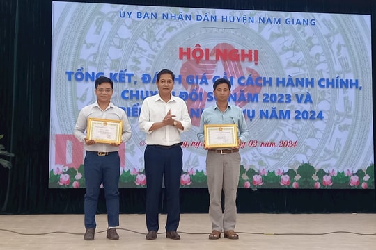 Nam Giang khen thưởng 6 tập thể, cá nhân có thành tích xuất sắc trong cải cách hành chính