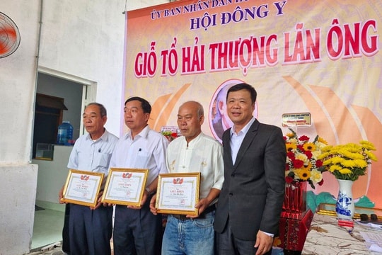 Núi Thành trao Kỷ niệm chương “Vì sự nghiệp đông y” cho 4 cá nhân