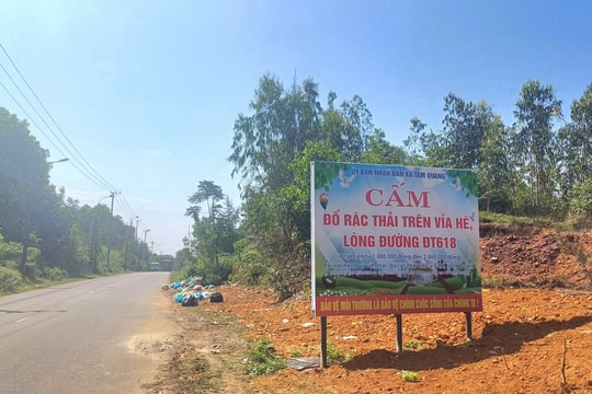 Núi Thành: Xả rác sau biển cấm đổ rác