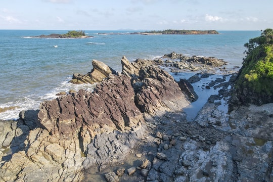 Phát huy giá trị danh thắng Bàn Than - Hòn Mang - Hòn Dứa