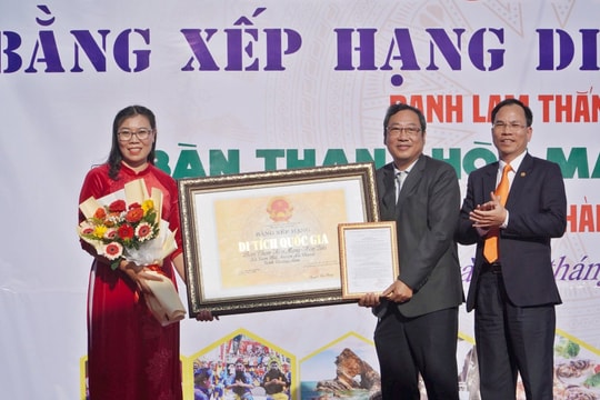 Đón nhận Bằng xếp hạng di tích quốc gia danh lam thắng cảnh Bàn Than - Hòn Mang - Hòn Dứa