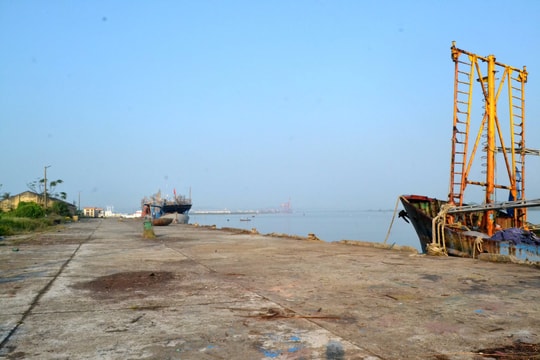 Ngổn ngang cảng cá An Hòa