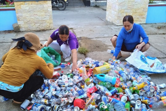 Người nhặt ve chai và câu chuyện giảm thiểu chất thải rắn