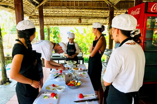 Học nấu ăn tại Hội An và khám phá Mỹ Sơn vào top 13 trải nghiệm đáng thử khi đến Việt Nam