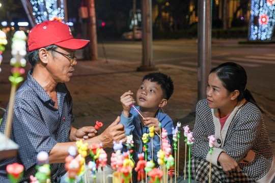 Người nặn... ký ức tuổi thơ