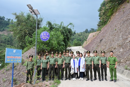 Đem “Ánh sáng an ninh” lên vùng cao Quảng Nam
