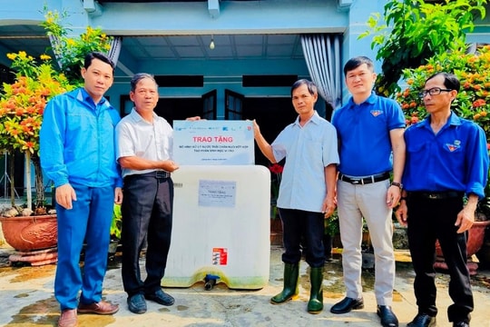 Tặng mô hình xử lý nước thải chăn nuôi cho người dân xã Đại Tân