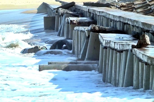 Quảng Nam kiến nghị hỗ trợ khoảng 800 tỷ đồng xây dựng khẩn cấp kè chống sạt lở bờ biển Tam Thanh