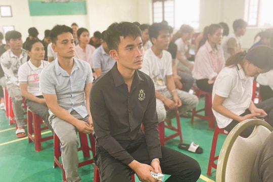 Đưa lao động qua Lào làm việc