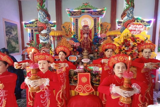 Thiêng liêng Lễ hội Bà Phường Chào