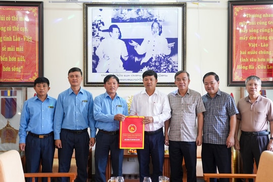 Bí thư Tỉnh ủy Lương Nguyễn Minh Triết thăm Công ty Hữu nghị Nam Lào