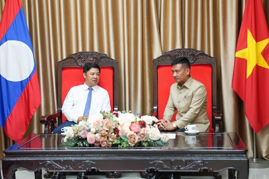 Quang Nam Party Secretary visits General Consulate of Vietnam in Laos