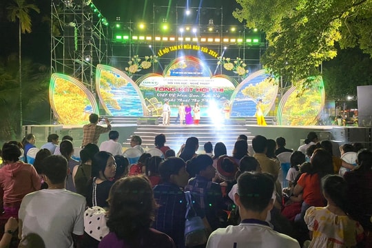 Trao giải các cuộc thi văn thơ, thư pháp “Tam Kỳ mùa hoa sưa 2024”