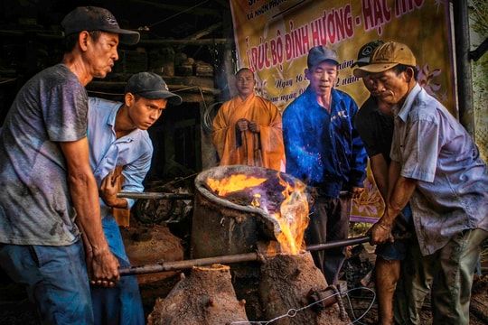 Lửa làng nghề đúc đồng Phước Kiều
