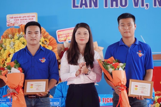 Anh em sinh đôi ở Điện Bàn cùng được Trung ương Đoàn tặng Huy hiệu Tuổi trẻ dũng cảm