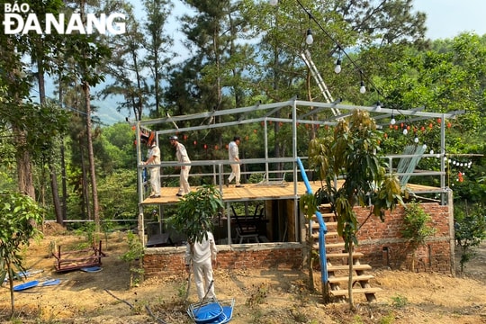 Tháo dỡ công trình xây dựng không phép trên khu vực suối Lương