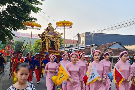 Về xứ Tiên xem lễ hội kỳ yên